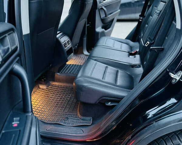 Чорний Фольксваген Туарег, об'ємом двигуна 2.97 л та пробігом 264 тис. км за 18300 $, фото 18 на Automoto.ua