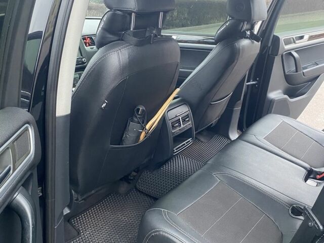 Черный Фольксваген Туарег, объемом двигателя 3 л и пробегом 280 тыс. км за 16800 $, фото 2 на Automoto.ua