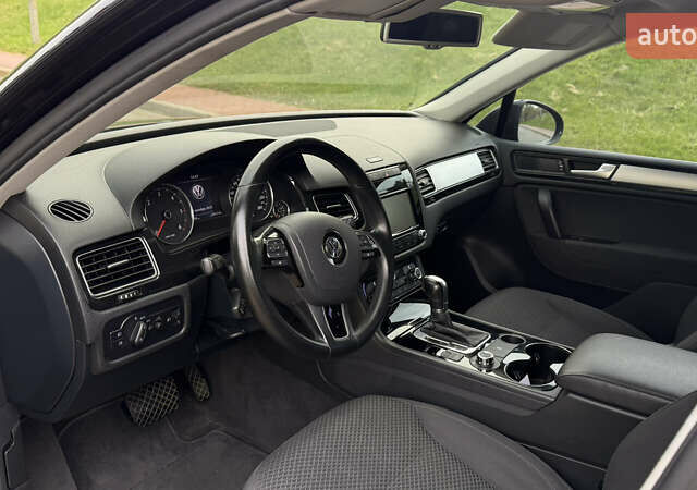 Чорний Фольксваген Туарег, об'ємом двигуна 2.97 л та пробігом 238 тис. км за 17300 $, фото 24 на Automoto.ua