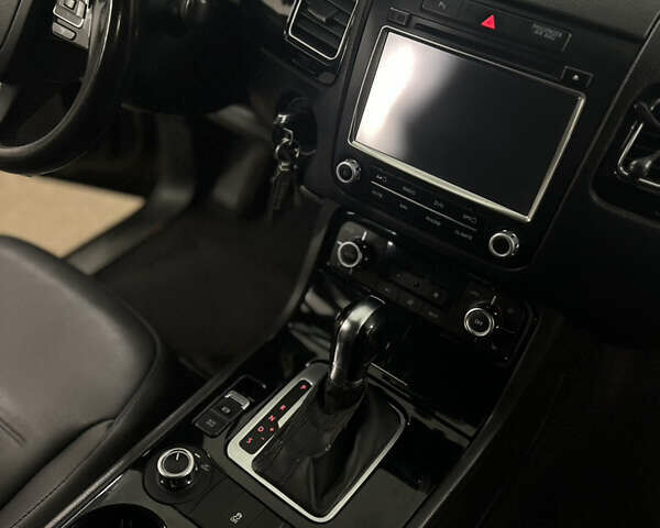 Чорний Фольксваген Туарег, об'ємом двигуна 2.97 л та пробігом 242 тис. км за 17000 $, фото 10 на Automoto.ua