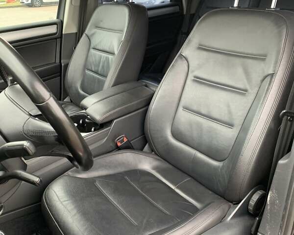 Черный Фольксваген Туарег, объемом двигателя 2.97 л и пробегом 198 тыс. км за 18000 $, фото 18 на Automoto.ua