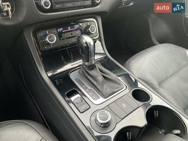 Черный Фольксваген Туарег, объемом двигателя 2.97 л и пробегом 198 тыс. км за 18000 $, фото 25 на Automoto.ua