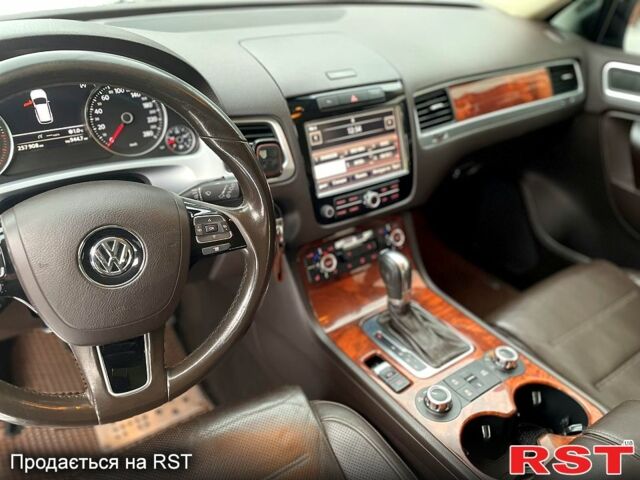 Черный Фольксваген Туарег, объемом двигателя 3 л и пробегом 258 тыс. км за 20600 $, фото 9 на Automoto.ua