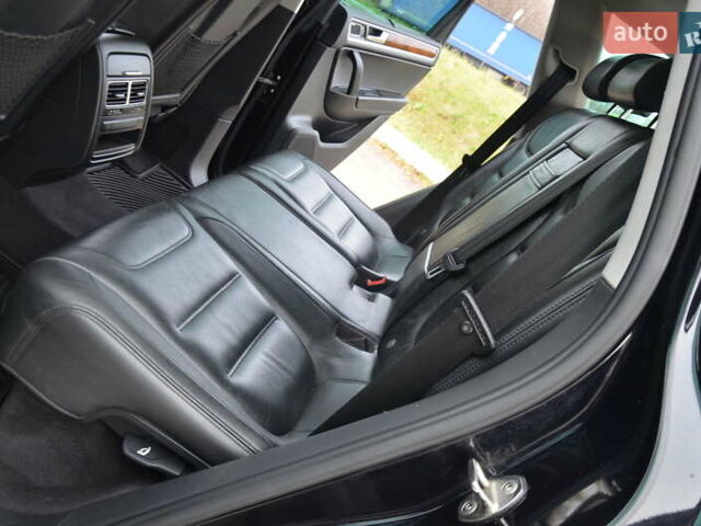 Черный Фольксваген Туарег, объемом двигателя 2.97 л и пробегом 267 тыс. км за 16450 $, фото 49 на Automoto.ua