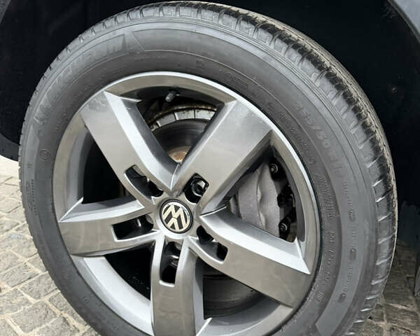 Черный Фольксваген Туарег, объемом двигателя 4.13 л и пробегом 211 тыс. км за 13999 $, фото 16 на Automoto.ua