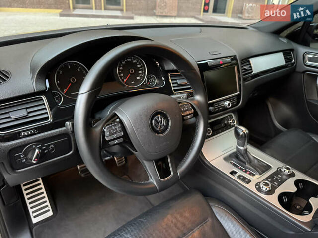Черный Фольксваген Туарег, объемом двигателя 3 л и пробегом 250 тыс. км за 19000 $, фото 18 на Automoto.ua