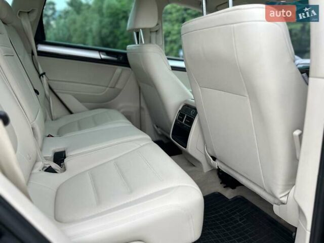 Черный Фольксваген Туарег, объемом двигателя 2.97 л и пробегом 299 тыс. км за 18700 $, фото 30 на Automoto.ua