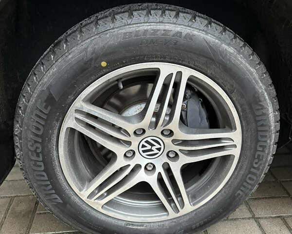 Черный Фольксваген Туарег, объемом двигателя 2.97 л и пробегом 225 тыс. км за 18000 $, фото 12 на Automoto.ua