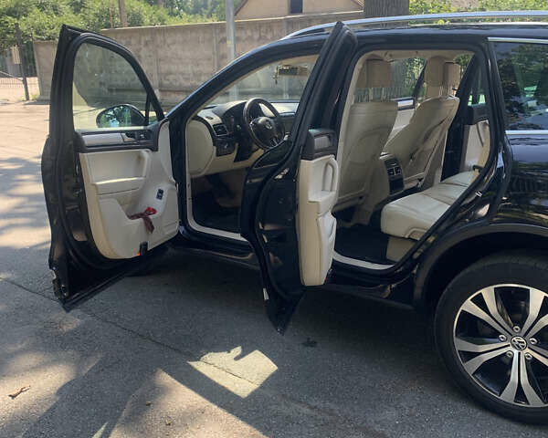 Чорний Фольксваген Туарег, об'ємом двигуна 3 л та пробігом 269 тис. км за 19999 $, фото 5 на Automoto.ua