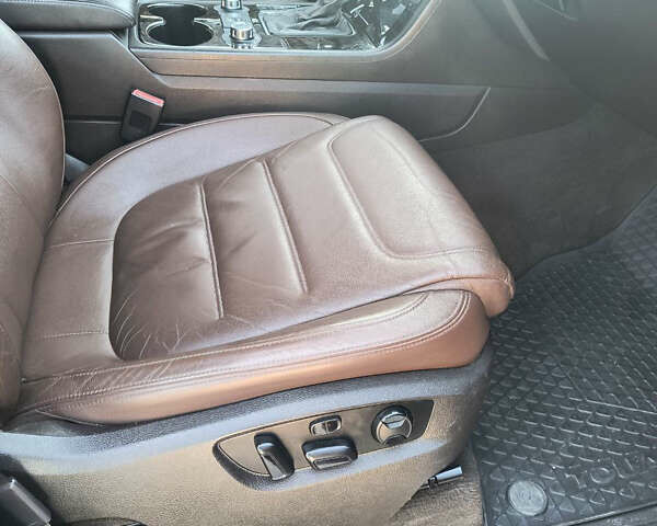 Черный Фольксваген Туарег, объемом двигателя 2.97 л и пробегом 206 тыс. км за 17800 $, фото 11 на Automoto.ua