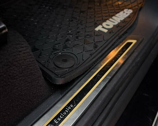 Черный Фольксваген Туарег, объемом двигателя 4.13 л и пробегом 211 тыс. км за 13999 $, фото 19 на Automoto.ua