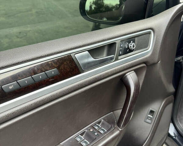 Черный Фольксваген Туарег, объемом двигателя 2.97 л и пробегом 160 тыс. км за 21000 $, фото 8 на Automoto.ua