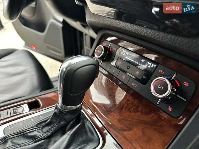 Черный Фольксваген Туарег, объемом двигателя 3 л и пробегом 225 тыс. км за 15650 $, фото 45 на Automoto.ua