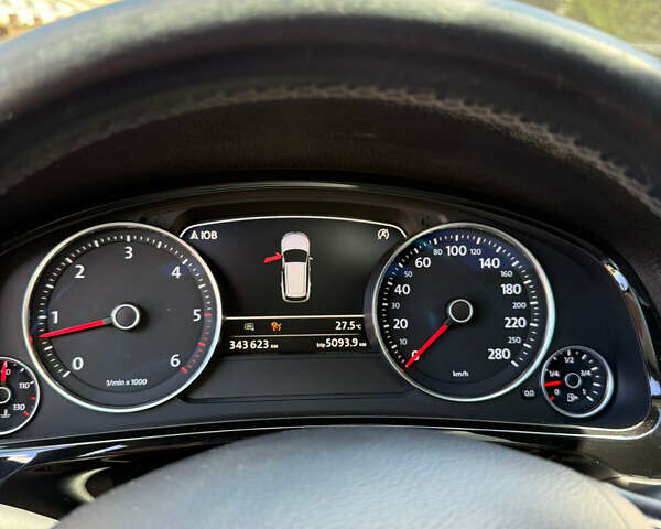 Чорний Фольксваген Туарег, об'ємом двигуна 3 л та пробігом 343 тис. км за 19900 $, фото 5 на Automoto.ua