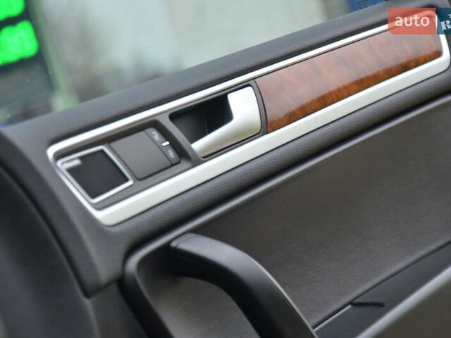 Черный Фольксваген Туарег, объемом двигателя 2.97 л и пробегом 267 тыс. км за 16450 $, фото 43 на Automoto.ua