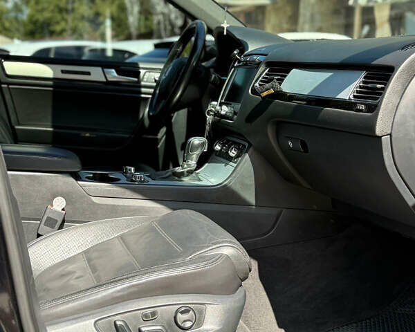 Чорний Фольксваген Туарег, об'ємом двигуна 3 л та пробігом 343 тис. км за 19900 $, фото 8 на Automoto.ua