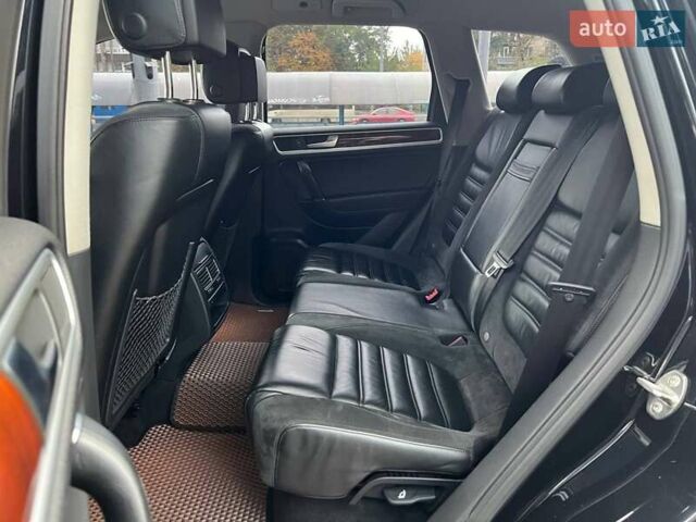 Чорний Фольксваген Туарег, об'ємом двигуна 3 л та пробігом 433 тис. км за 16700 $, фото 12 на Automoto.ua