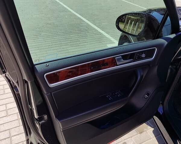 Черный Фольксваген Туарег, объемом двигателя 2.97 л и пробегом 178 тыс. км за 19200 $, фото 15 на Automoto.ua