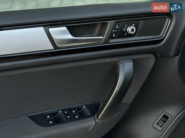 Чорний Фольксваген Туарег, об'ємом двигуна 2.97 л та пробігом 280 тис. км за 14999 $, фото 29 на Automoto.ua