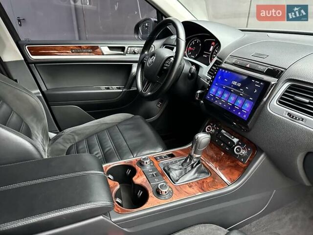 Черный Фольксваген Туарег, объемом двигателя 3 л и пробегом 225 тыс. км за 15650 $, фото 76 на Automoto.ua