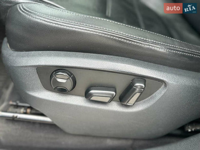 Черный Фольксваген Туарег, объемом двигателя 2.97 л и пробегом 335 тыс. км за 15500 $, фото 10 на Automoto.ua