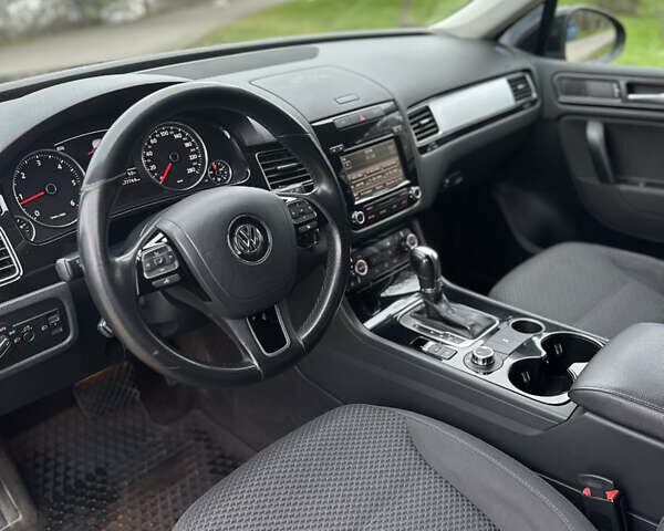 Черный Фольксваген Туарег, объемом двигателя 2.97 л и пробегом 220 тыс. км за 19500 $, фото 5 на Automoto.ua