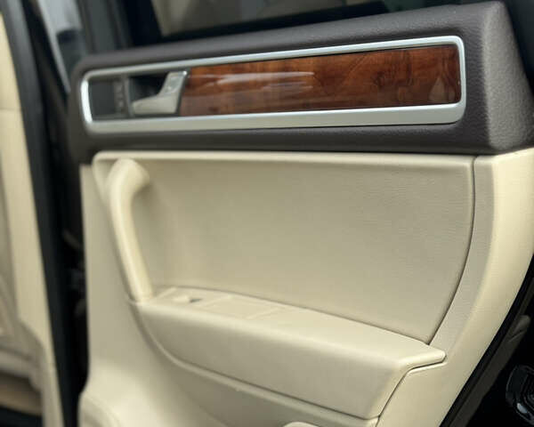 Черный Фольксваген Туарег, объемом двигателя 2.97 л и пробегом 310 тыс. км за 15200 $, фото 53 на Automoto.ua