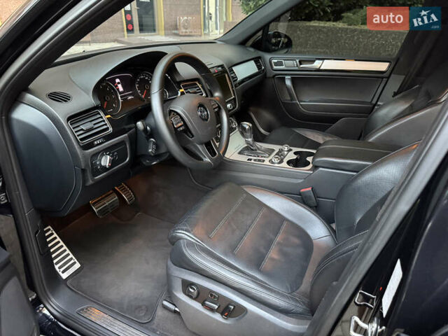 Черный Фольксваген Туарег, объемом двигателя 3 л и пробегом 250 тыс. км за 19000 $, фото 14 на Automoto.ua