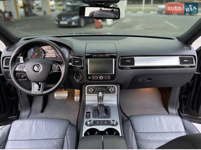 Чорний Фольксваген Туарег, об'ємом двигуна 4.13 л та пробігом 215 тис. км за 25000 $, фото 7 на Automoto.ua