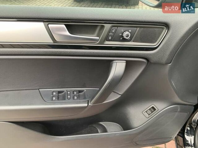 Черный Фольксваген Туарег, объемом двигателя 2.97 л и пробегом 198 тыс. км за 18000 $, фото 15 на Automoto.ua