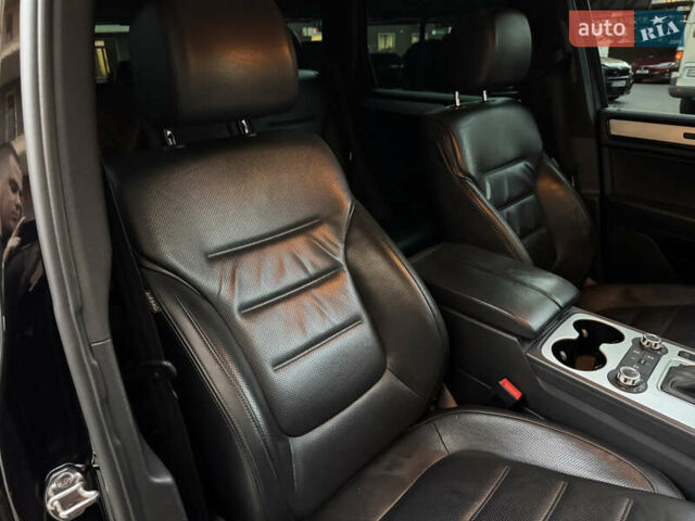 Черный Фольксваген Туарег, объемом двигателя 3 л и пробегом 250 тыс. км за 19000 $, фото 24 на Automoto.ua