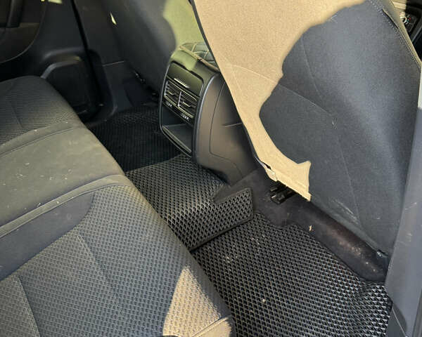 Черный Фольксваген Туарег, объемом двигателя 2.97 л и пробегом 305 тыс. км за 16450 $, фото 8 на Automoto.ua