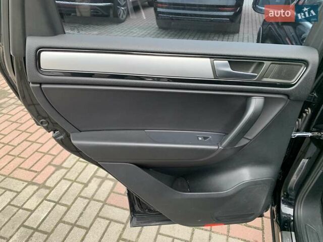 Черный Фольксваген Туарег, объемом двигателя 2.97 л и пробегом 198 тыс. км за 18000 $, фото 29 на Automoto.ua