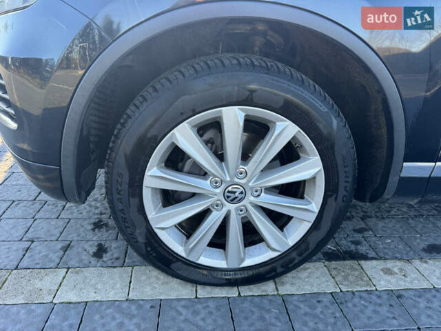 Черный Фольксваген Туарег, объемом двигателя 3 л и пробегом 285 тыс. км за 17000 $, фото 10 на Automoto.ua