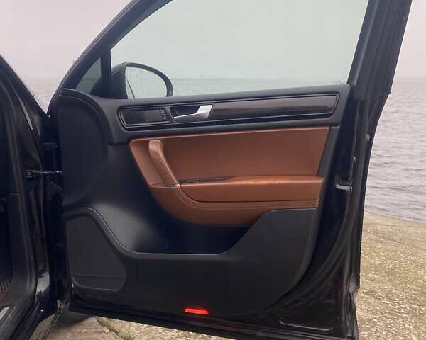 Черный Фольксваген Туарег, объемом двигателя 2.97 л и пробегом 348 тыс. км за 19500 $, фото 50 на Automoto.ua