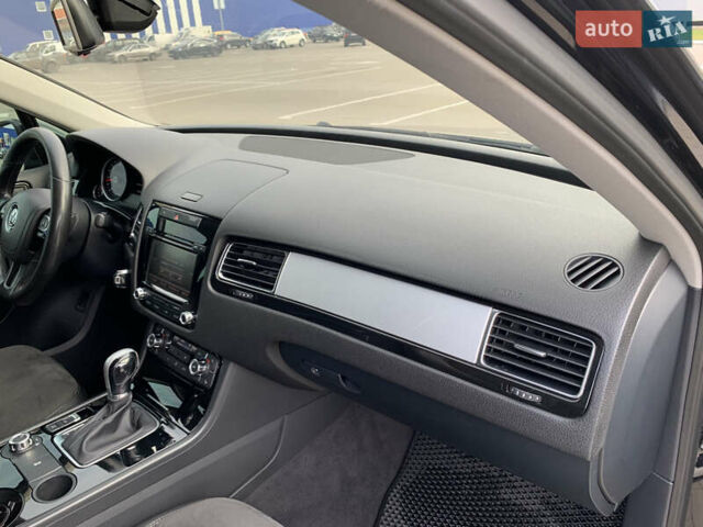 Чорний Фольксваген Туарег, об'ємом двигуна 2.97 л та пробігом 325 тис. км за 19500 $, фото 21 на Automoto.ua