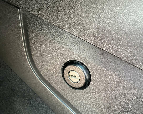 Черный Фольксваген Туарег, объемом двигателя 2.97 л и пробегом 185 тыс. км за 22999 $, фото 70 на Automoto.ua