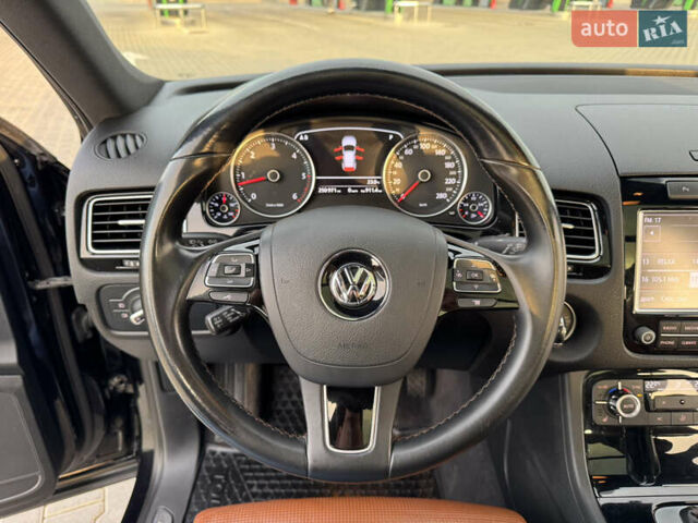 Черный Фольксваген Туарег, объемом двигателя 3 л и пробегом 275 тыс. км за 20999 $, фото 21 на Automoto.ua