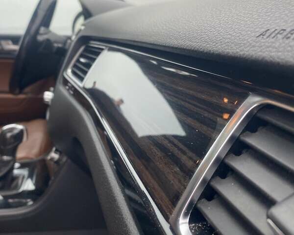 Черный Фольксваген Туарег, объемом двигателя 2.97 л и пробегом 348 тыс. км за 19500 $, фото 52 на Automoto.ua