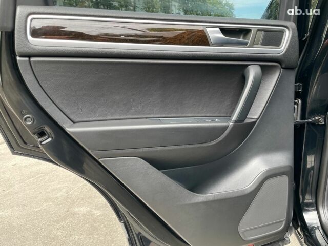 Чорний Фольксваген Туарег, об'ємом двигуна 3 л та пробігом 197 тис. км за 27490 $, фото 16 на Automoto.ua