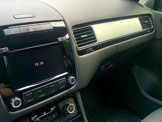 Чорний Фольксваген Туарег, об'ємом двигуна 3 л та пробігом 283 тис. км за 17500 $, фото 1 на Automoto.ua