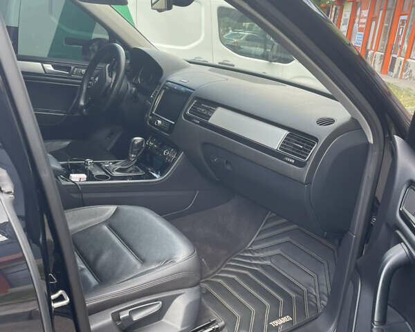 Черный Фольксваген Туарег, объемом двигателя 2.97 л и пробегом 320 тыс. км за 21000 $, фото 7 на Automoto.ua