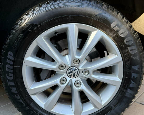 Фольксваген Туарег 2013 в Черновцах на Automoto.ua Черный Фольксваген Туарег, объемом двигателя 2.97 л и пробегом 276 тыс. км за 18900 $, фото 38 на Automoto.ua