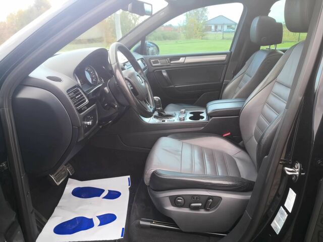 Черный Фольксваген Туарег, объемом двигателя 4.2 л и пробегом 89 тыс. км за 8700 $, фото 7 на Automoto.ua