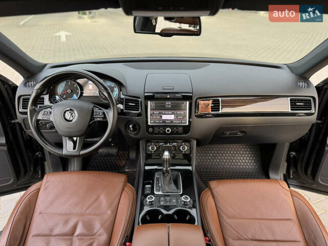 Черный Фольксваген Туарег, объемом двигателя 3 л и пробегом 275 тыс. км за 20999 $, фото 31 на Automoto.ua