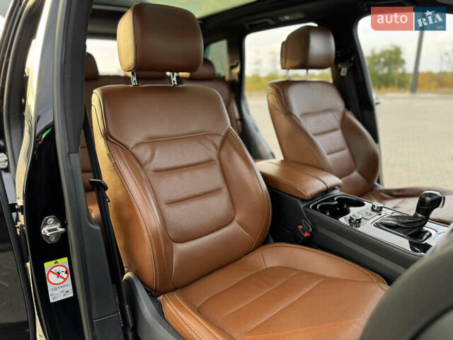 Черный Фольксваген Туарег, объемом двигателя 3 л и пробегом 275 тыс. км за 20999 $, фото 28 на Automoto.ua