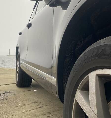 Черный Фольксваген Туарег, объемом двигателя 2.97 л и пробегом 348 тыс. км за 19500 $, фото 7 на Automoto.ua