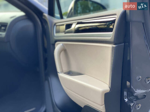 Черный Фольксваген Туарег, объемом двигателя 2.97 л и пробегом 185 тыс. км за 22999 $, фото 40 на Automoto.ua