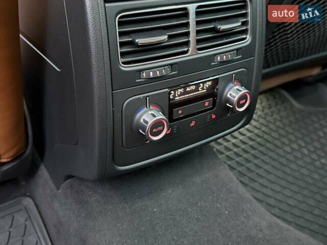 Чорний Фольксваген Туарег, об'ємом двигуна 4.13 л та пробігом 258 тис. км за 28500 $, фото 20 на Automoto.ua