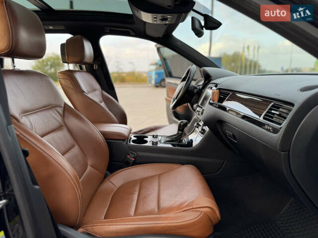 Черный Фольксваген Туарег, объемом двигателя 3 л и пробегом 275 тыс. км за 20999 $, фото 27 на Automoto.ua